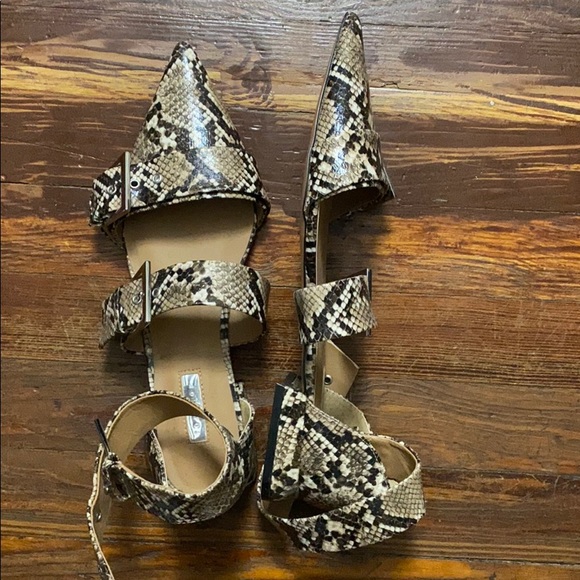 Flats - Picture 2 of 4